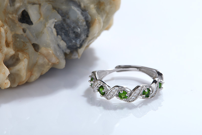 Anillo de Gemas de Colores en Plata de Ley S925 con Diopsido