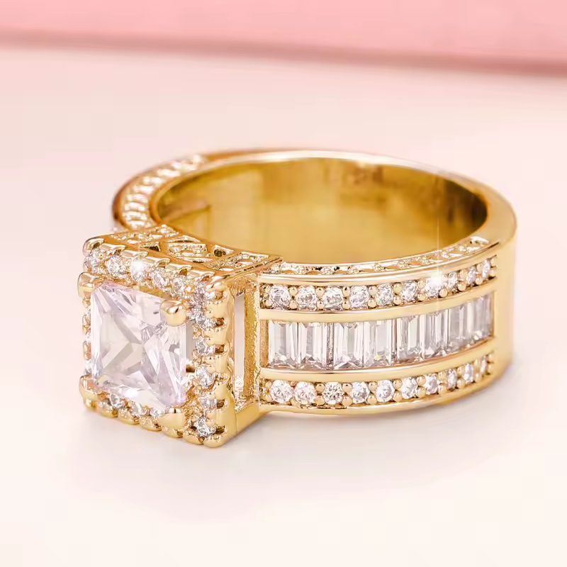 Anillo Chapado en Oro de 18K con Cristal Lujoso (Una Pieza)
