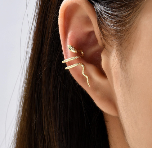 Aretes de Serpiente Chapados en Oro de 18K con Cristales Espaciales (Uno)
