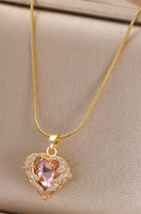 Collar Corazón Rosa y Diamantes Chapado en Oro de 18K