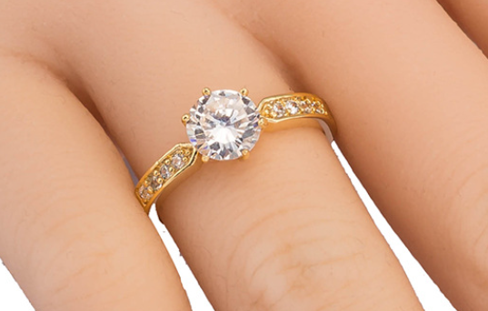 Anillo de Oro de 18k chapado con Circonita - Set de Alta Calidad (Uno)