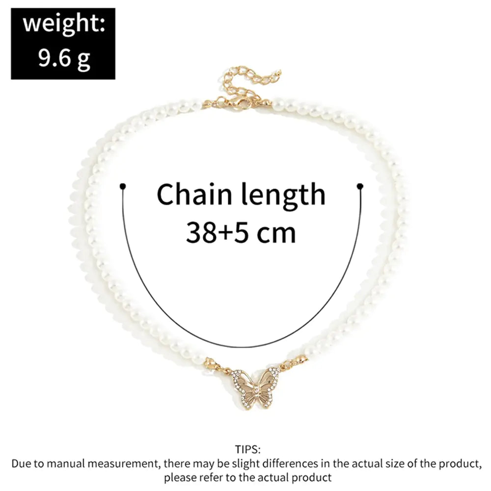 Collar de Perlas con Colgante de Mariposa de Estrás