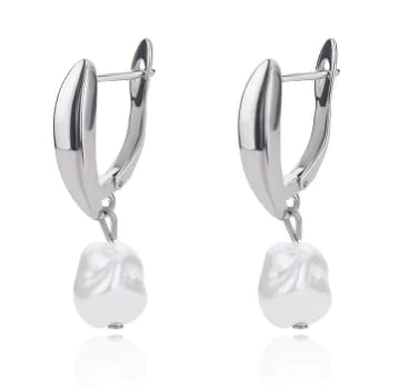 Aretes de Perlas Bañados en Oro de 18K con Circonitas (Un Par)