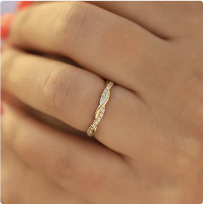 Anillo Cruz Única para Mujeres