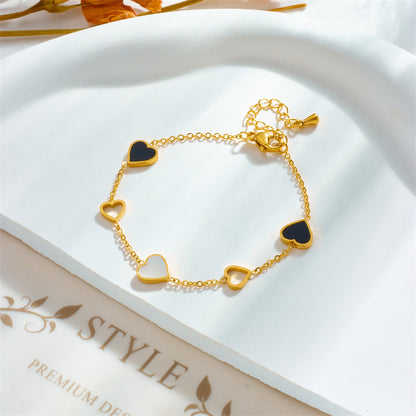 Pulsera Chapada en Oro de 18K con Corazones en Blanco y Negro