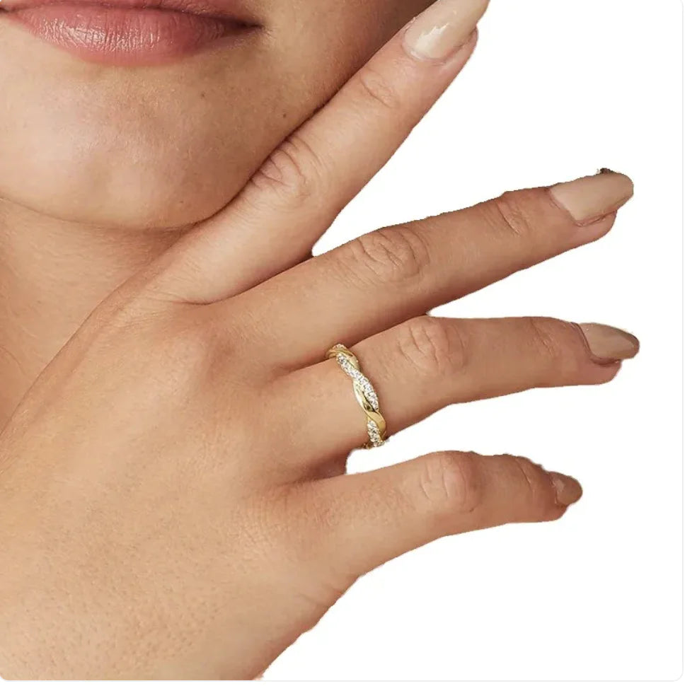 Anillo Cruz Única para Mujeres